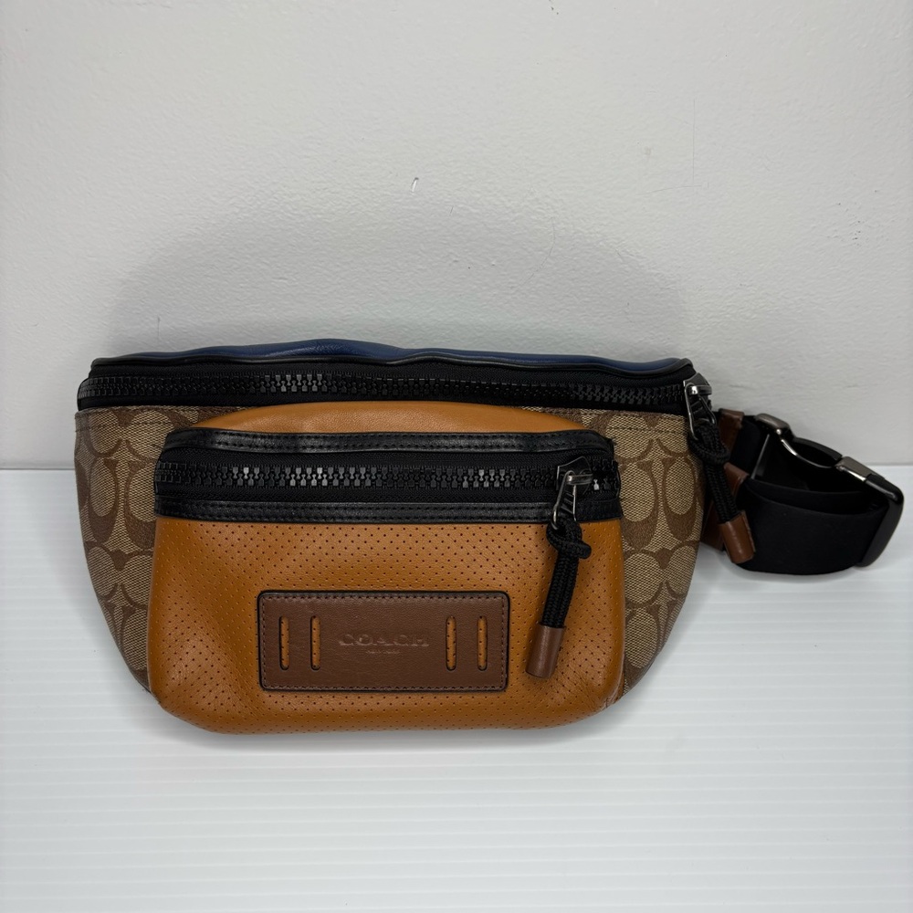 Coach Men’s Leather Belt Bag